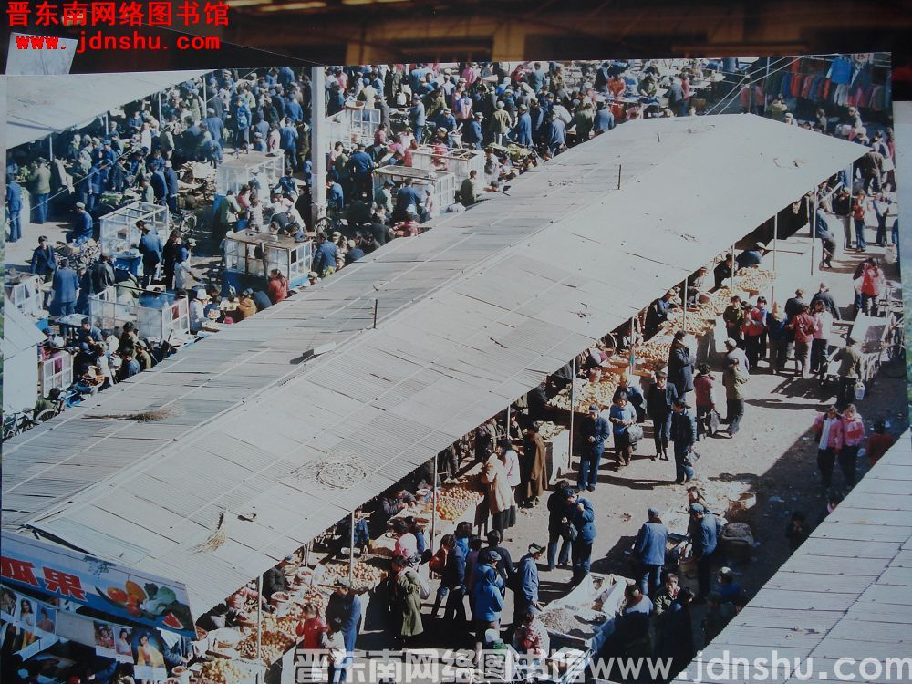 照片：英雄台集市
